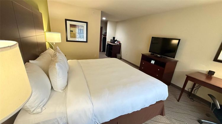 Cobblestone Inn & Suites - Marquette Suite