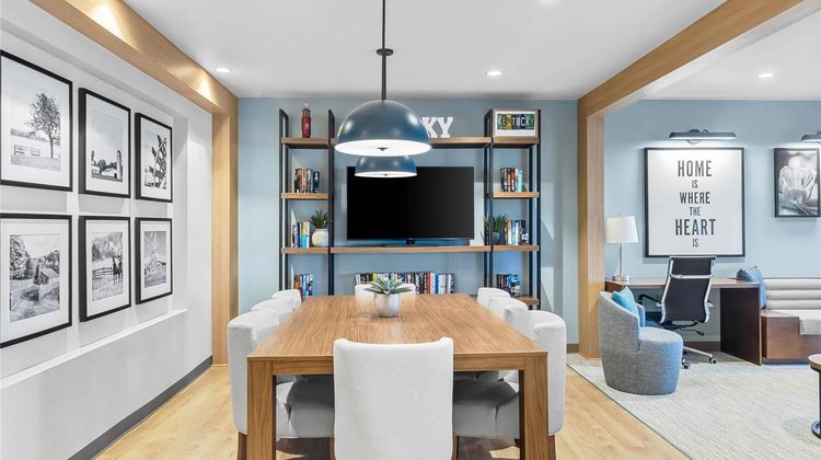 Everhome Suites Bowling Green Lobby