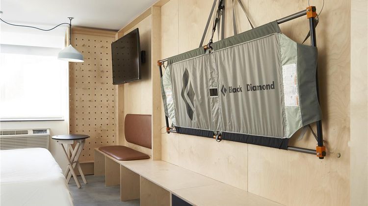 Slackline Moab, Outset Collection by Hil Room