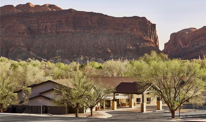 Slackline Moab, Outset Collection by Hil Exterior