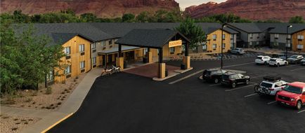 Slackline Moab, Outset Collection by Hil Exterior