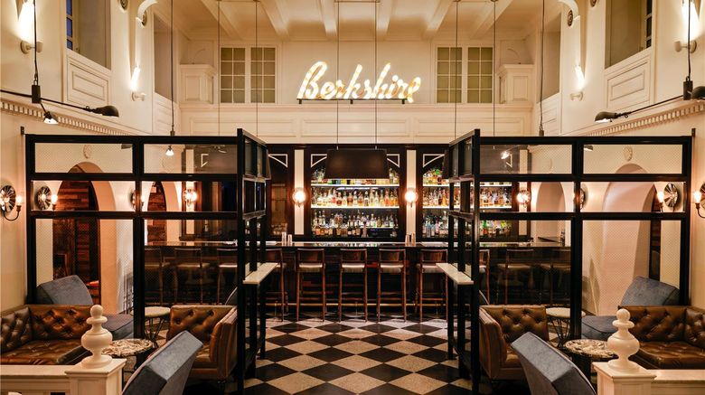 <b>ACME Hotel Company Restaurant</b>. Images powered by <a href="https://iceportal.shijigroup.com/" title="IcePortal" target="_blank">IcePortal</a>.