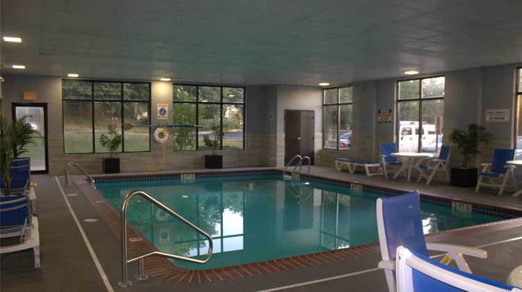 Wingate by Wyndham North East Pool