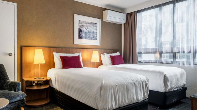 Mercure Sydney St Leonards Room