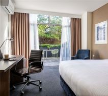 Mercure Sydney St Leonards Room