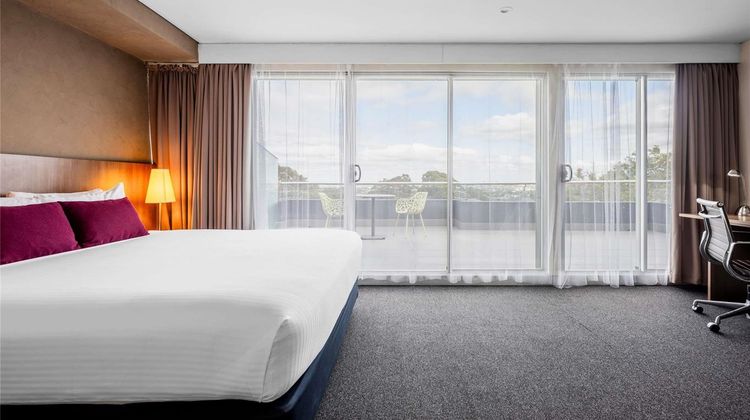 Mercure Sydney St Leonards Room