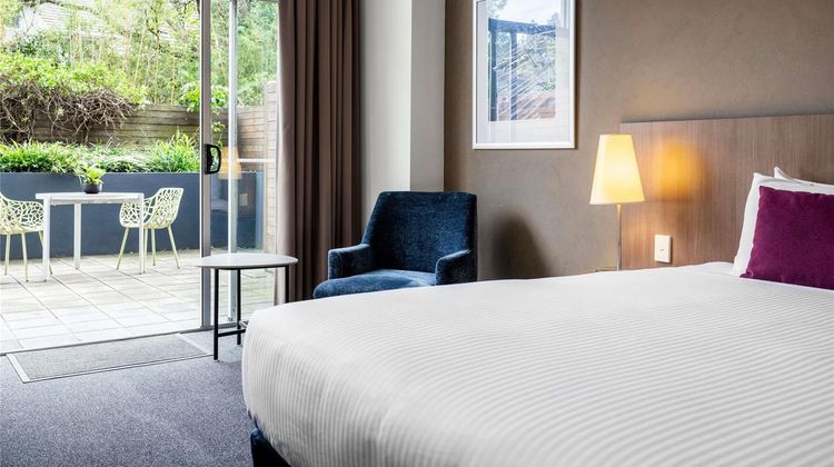 Mercure Sydney St Leonards Room