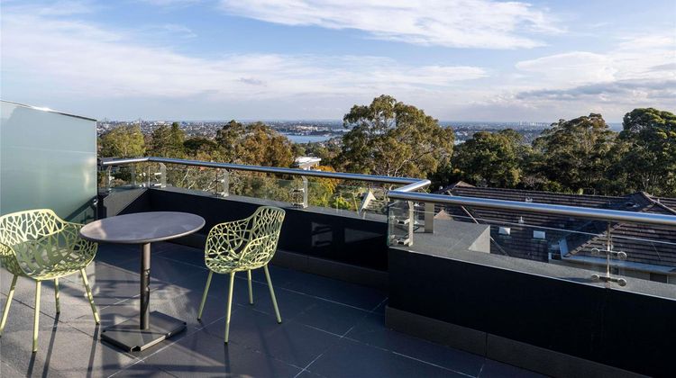 Mercure Sydney St Leonards Room
