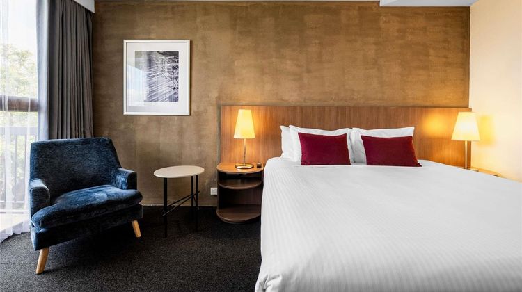 Mercure Sydney St Leonards Room