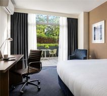 Mercure Sydney St Leonards Room