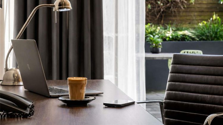 Mercure Sydney St Leonards Room