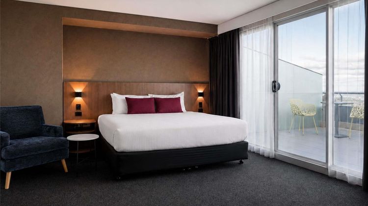 Mercure Sydney St Leonards Room