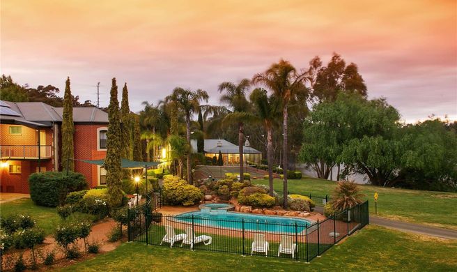 Clare Country Club Exterior