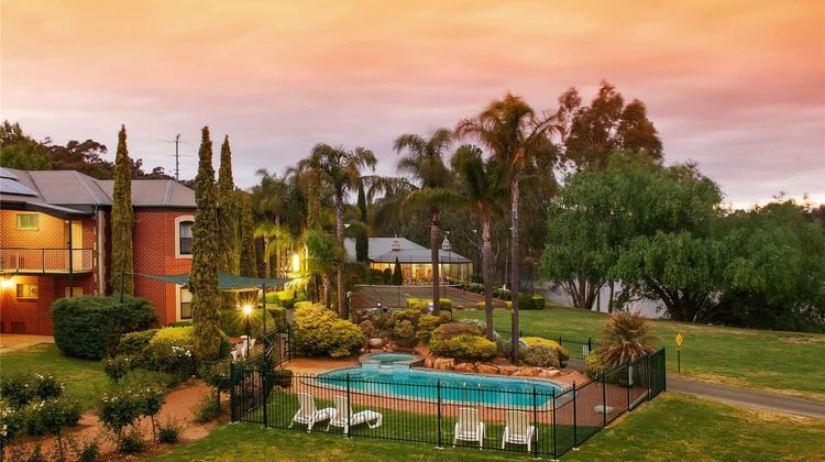 Clare Country Club Exterior