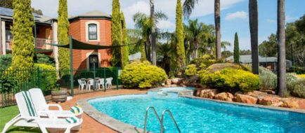 Clare Country Club Exterior