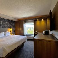 Pittsburgh Airport Inn and Suites