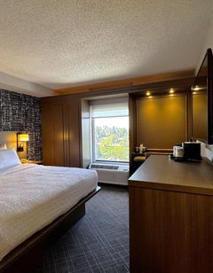 Pittsburgh Airport Inn and Suites