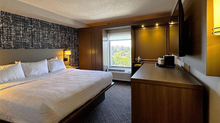 Pittsburgh Airport Inn and Suites Room