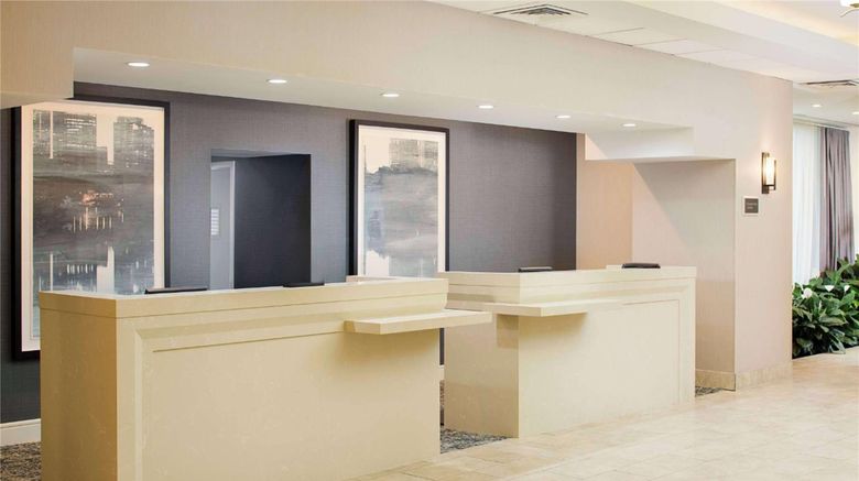 <b>Wyndham Atlanta Perimeter Lobby</b>. Images powered by <a href="https://iceportal.shijigroup.com/" title="IcePortal" target="_blank">IcePortal</a>.