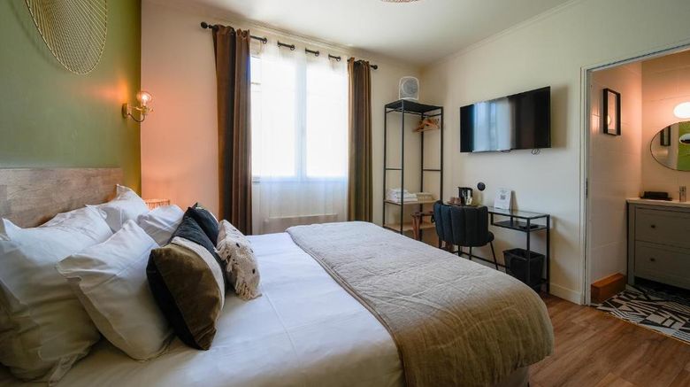 <b>Rive Sud Hotel Room</b>. Images powered by <a href="https://iceportal.shijigroup.com/" title="IcePortal" target="_blank">IcePortal</a>.