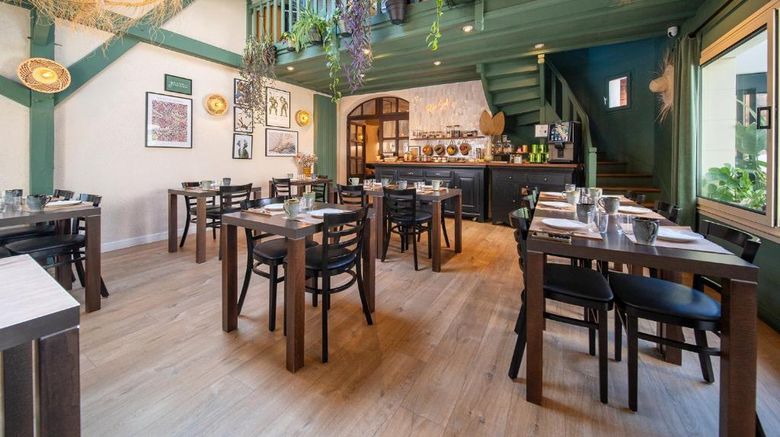 <b>Rive Sud Hotel Restaurant</b>. Images powered by <a href="https://iceportal.shijigroup.com/" title="IcePortal" target="_blank">IcePortal</a>.