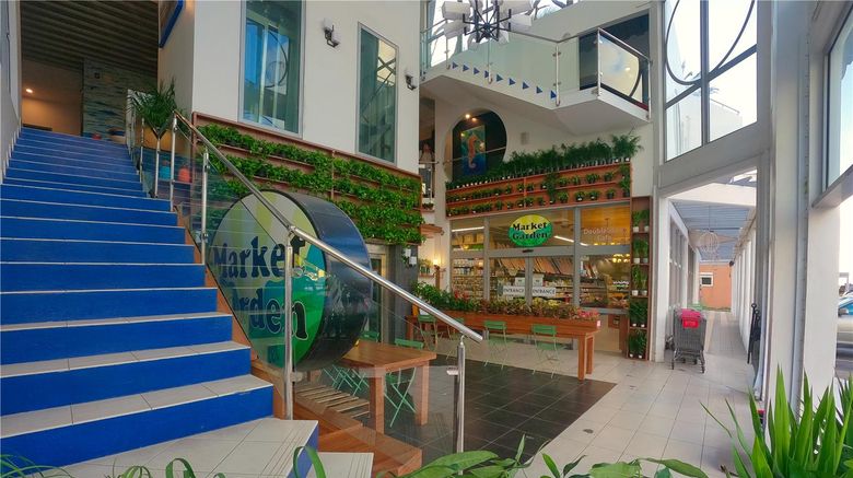 <b>Commodore Suites, SureStay Collection Lobby</b>. Images powered by <a href="https://iceportal.shijigroup.com/" title="IcePortal" target="_blank">IcePortal</a>.