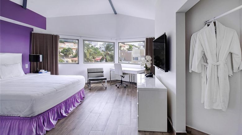 <b>Commodore Suites, SureStay Collection Suite</b>. Images powered by <a href="https://iceportal.shijigroup.com/" title="IcePortal" target="_blank">IcePortal</a>.