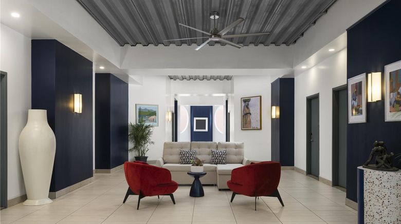 <b>Commodore Suites, SureStay Collection Lobby</b>. Images powered by <a href="https://iceportal.shijigroup.com/" title="IcePortal" target="_blank">IcePortal</a>.