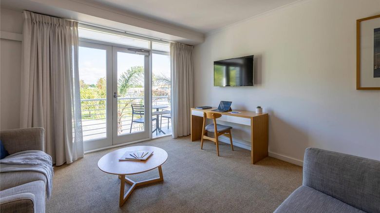 <b>MainStay Suites Williamstown Room</b>. Images powered by <a href="https://iceportal.shijigroup.com/" title="IcePortal" target="_blank">IcePortal</a>.