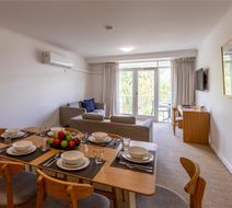 MainStay Suites Williamstown Room
