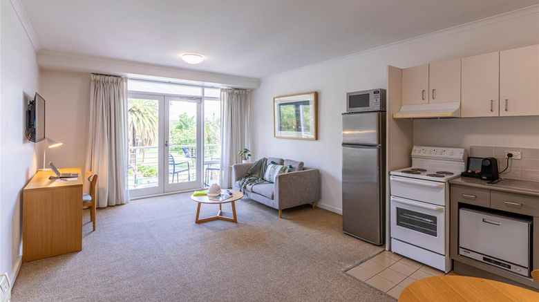 <b>MainStay Suites Williamstown Room</b>. Images powered by <a href="https://iceportal.shijigroup.com/" title="IcePortal" target="_blank">IcePortal</a>.