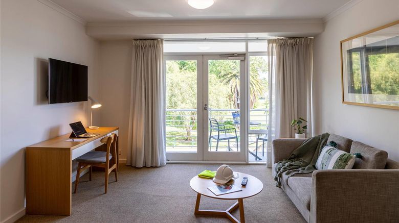 <b>MainStay Suites Williamstown Room</b>. Images powered by <a href="https://iceportal.shijigroup.com/" title="IcePortal" target="_blank">IcePortal</a>.