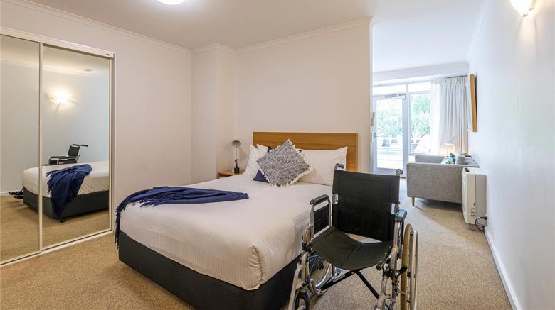 <b>MainStay Suites Williamstown Room</b>. Images powered by <a href="https://iceportal.shijigroup.com/" title="IcePortal" target="_blank">IcePortal</a>.
