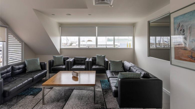 <b>MainStay Suites Williamstown Room</b>. Images powered by <a href="https://iceportal.shijigroup.com/" title="IcePortal" target="_blank">IcePortal</a>.
