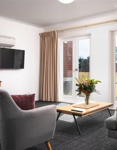 MainStay Suites Kew