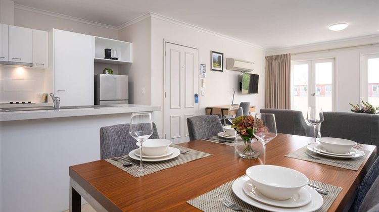 MainStay Suites Kew Room