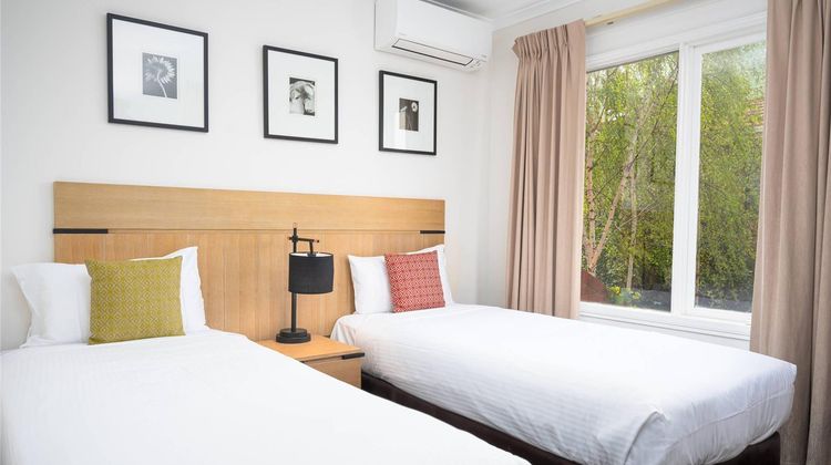 MainStay Suites Kew Room