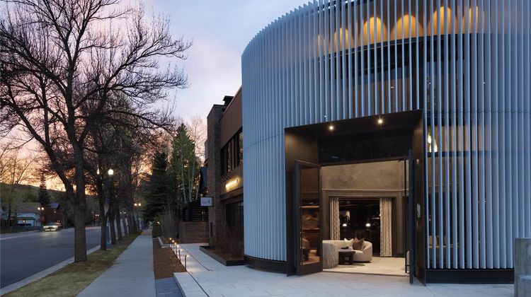 Hotel Aspen Exterior