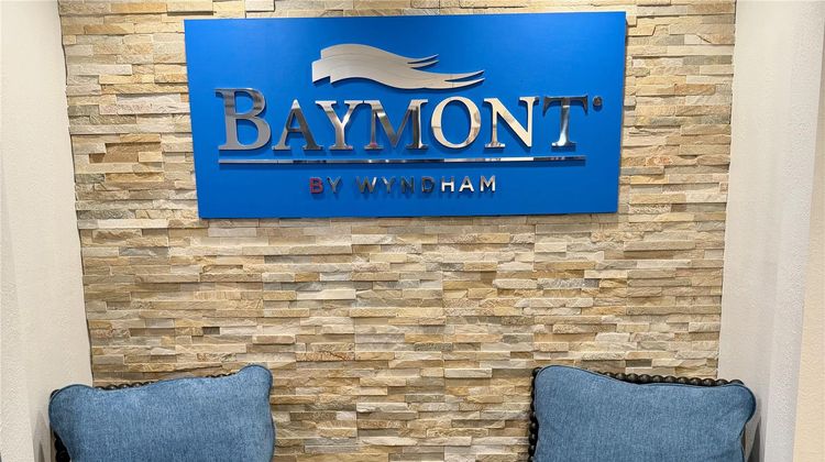 Baymont by Wyndham Findlay Lobby
