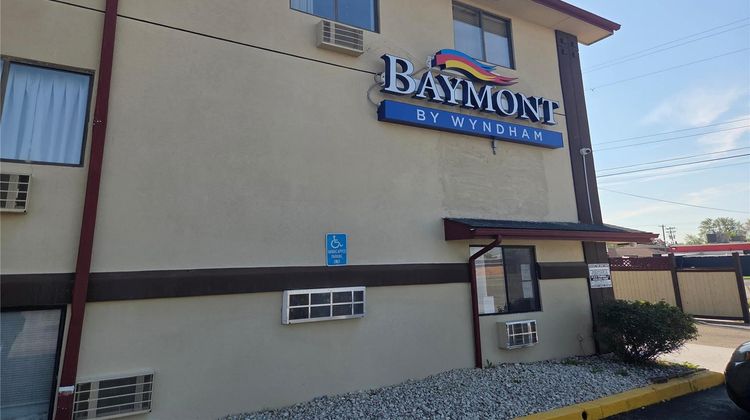 Baymont by Wyndham Findlay Exterior