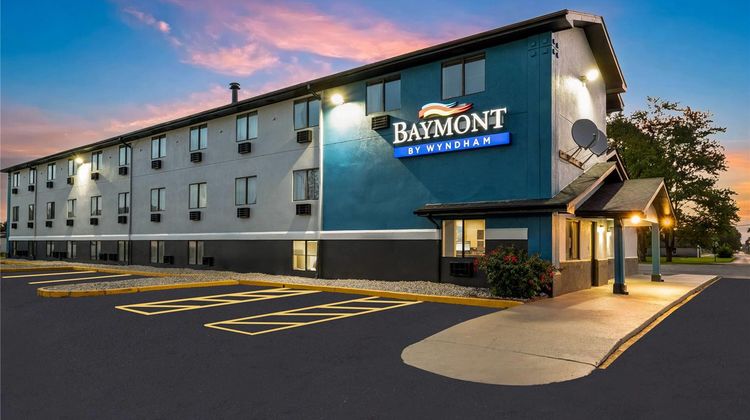 Baymont by Wyndham Findlay Exterior