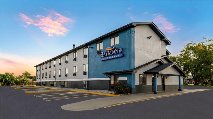 Baymont by Wyndham Findlay Exterior