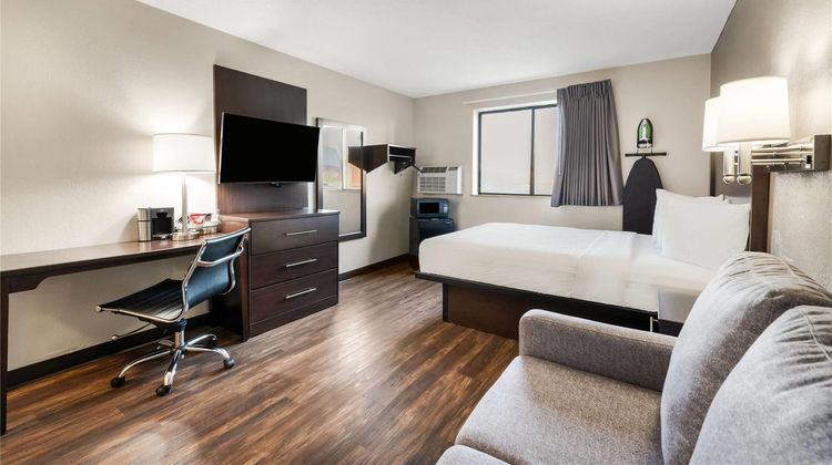 Baymont by Wyndham Findlay Suite