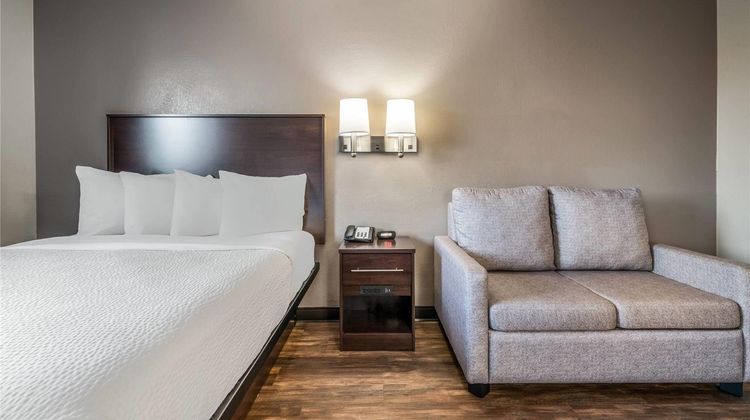 Baymont by Wyndham Findlay Suite