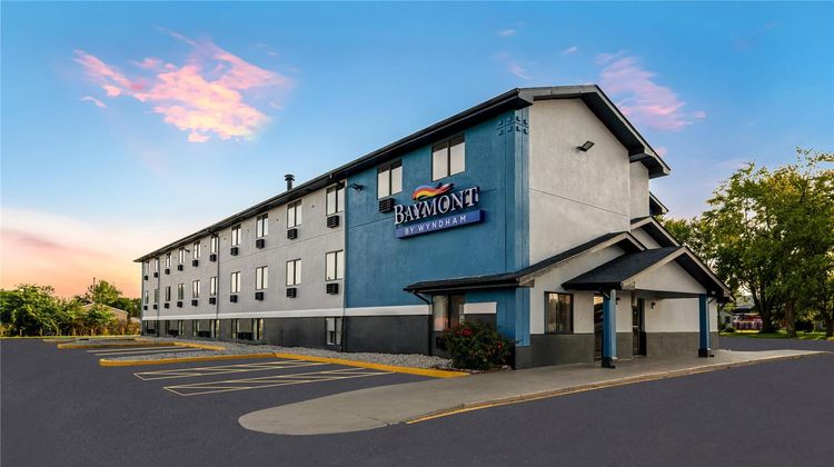 Baymont by Wyndham Findlay Exterior