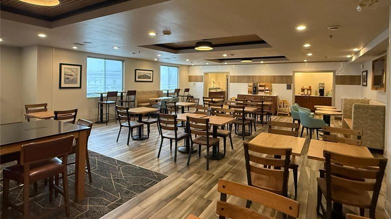 <b>Best Western Plus 1000 Islands Hotel Restaurant</b>. Images powered by <a href="https://iceportal.shijigroup.com/" title="IcePortal" target="_blank">IcePortal</a>.