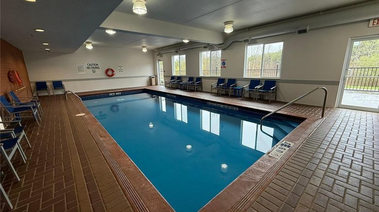 <b>Best Western Plus 1000 Islands Hotel Pool</b>. Images powered by <a href="https://iceportal.shijigroup.com/" title="IcePortal" target="_blank">IcePortal</a>.