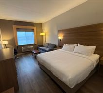 Best Western Plus 1000 Islands Hotel Room