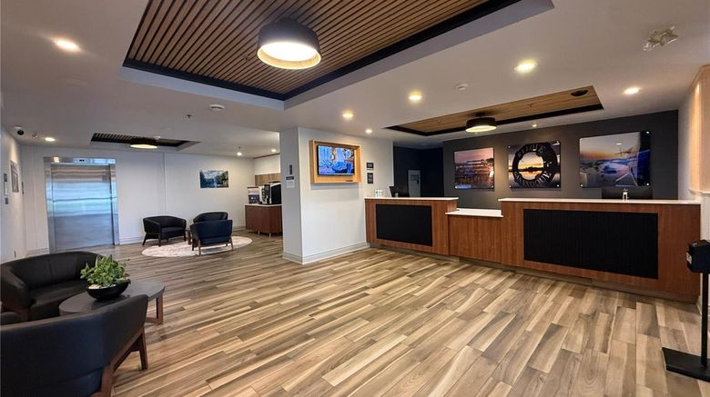 <b>Best Western Plus 1000 Islands Hotel Lobby</b>. Images powered by <a href="https://iceportal.shijigroup.com/" title="IcePortal" target="_blank">IcePortal</a>.