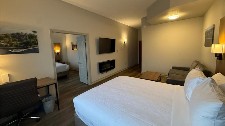 <b>Best Western Plus 1000 Islands Hotel Suite</b>. Images powered by <a href="https://iceportal.shijigroup.com/" title="IcePortal" target="_blank">IcePortal</a>.